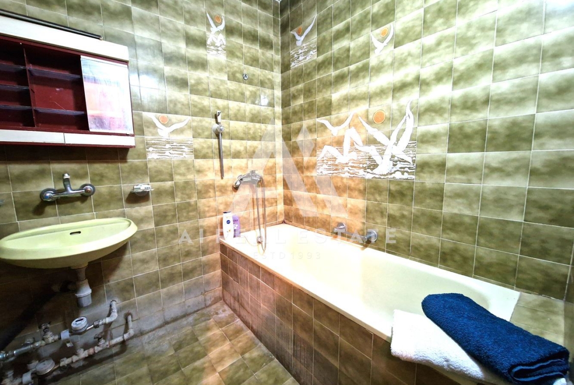 Продава четиристаен апартамент - 0