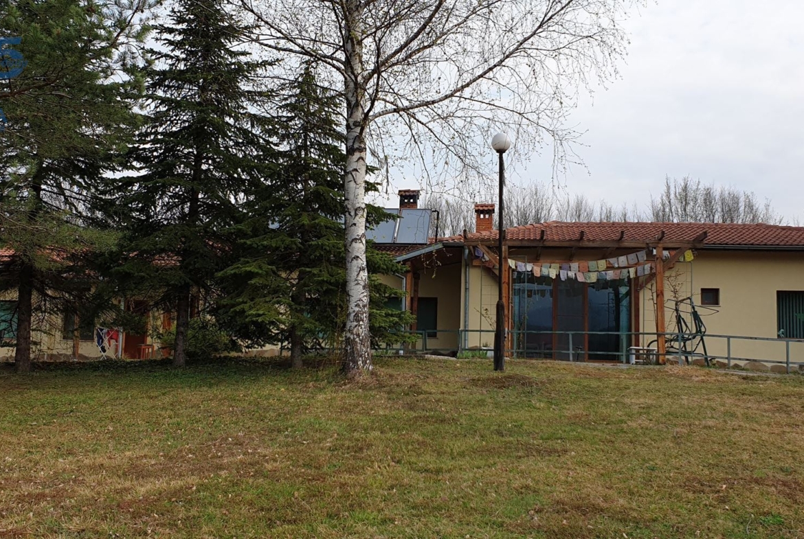 Хотел (работещ) в полите на Стара планина с отлична панорама и условия ! - 0