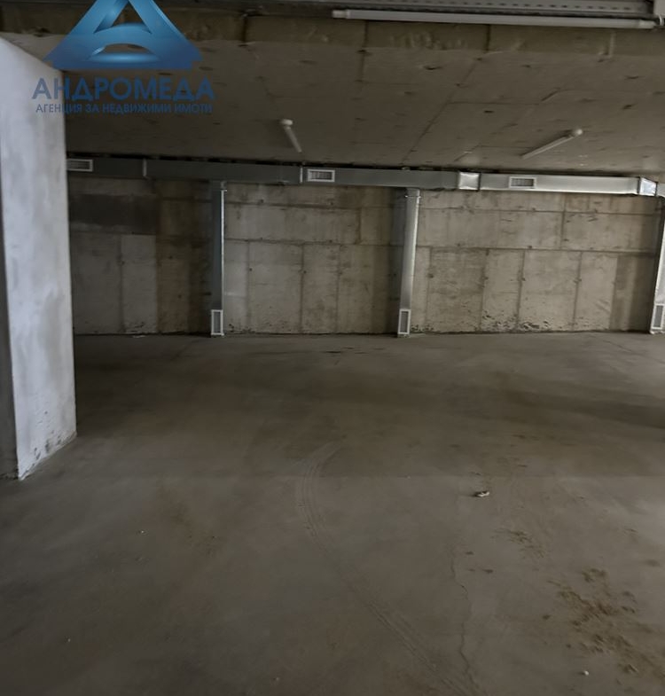 Тристаен апартамент с паркомясто над МУ - 0