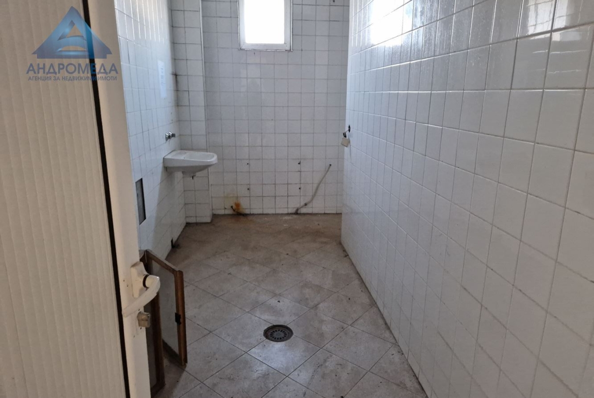 Продава промишлено помещение - 0