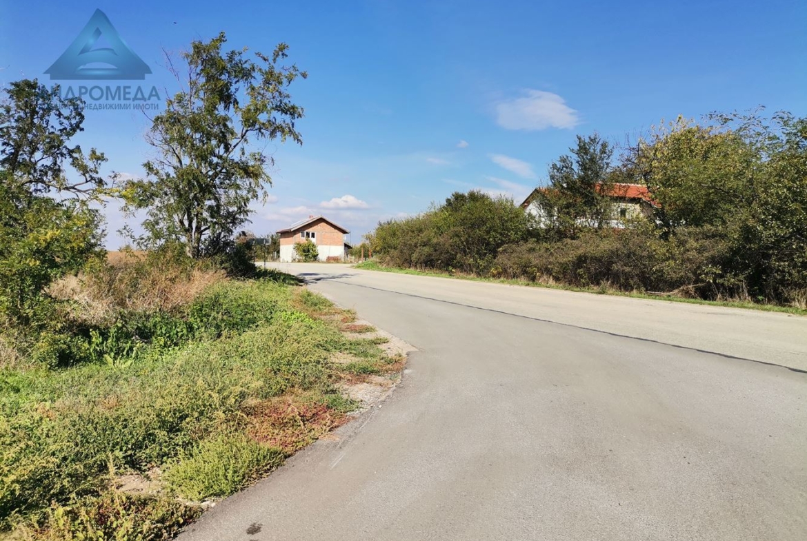 Поземлен имот - 0