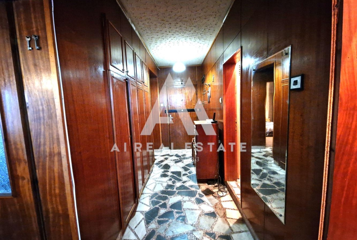 Продава четиристаен апартамент - 0