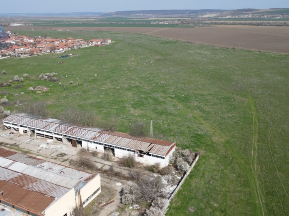 Терен за фотоволтачни централи в гр.Левски с площ 85208 кв.м. ! - 0
