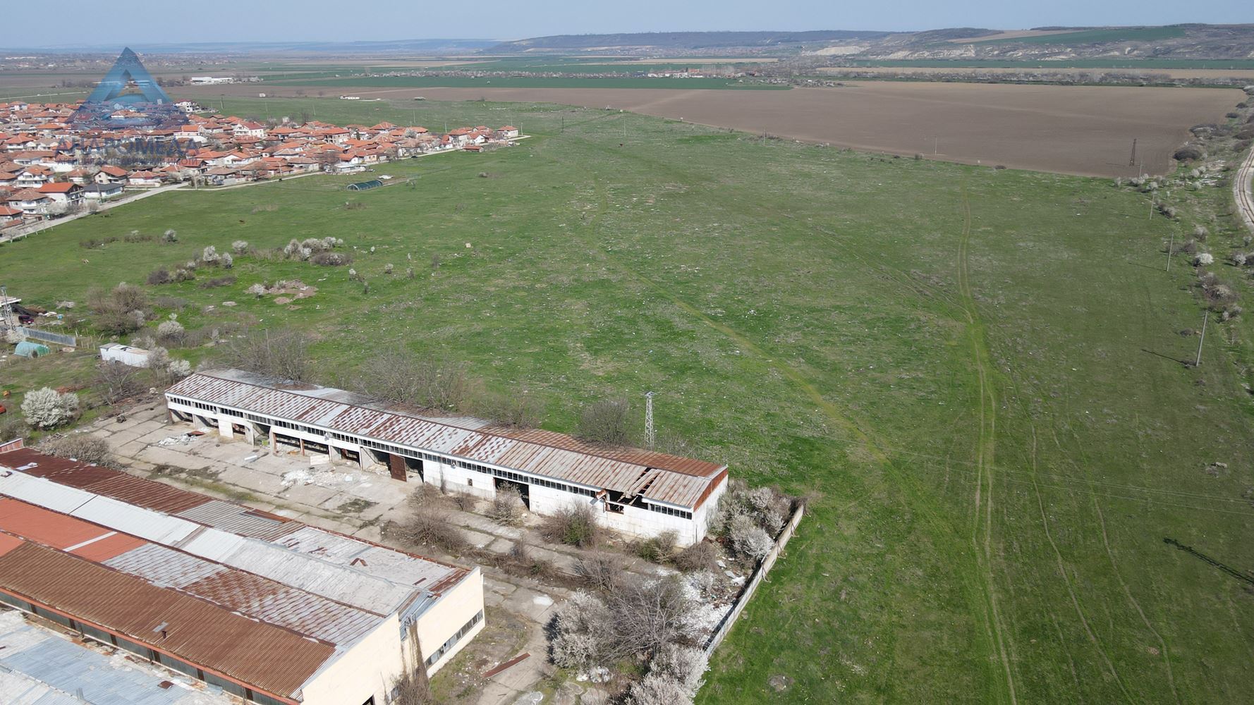 Терен за фотоволтачни централи в гр.Левски с площ 85208 кв.м. ! - 0