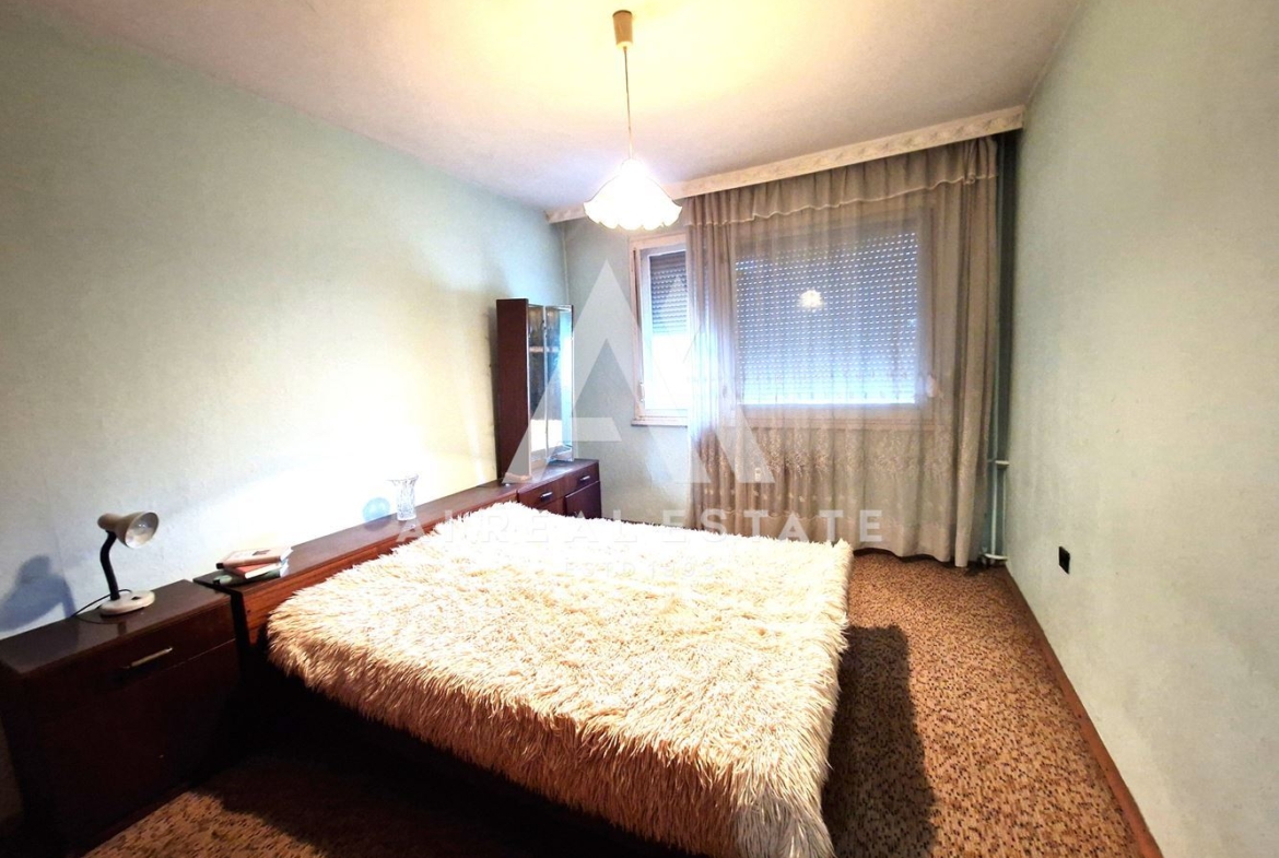 Продава четиристаен апартамент - 0