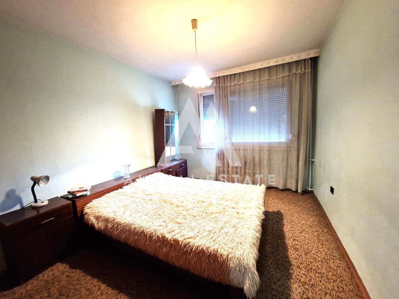 Продава четиристаен апартамент - 0