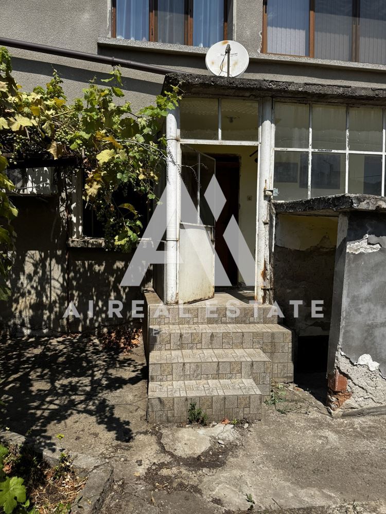 ПЪРВИ ЕТАЖ ОТ КЪЩА С ОТДЕЛЕН ВХОД-0 ПЪРВИ ЕТАЖ ОТ КЪЩА С ОТДЕЛЕН ВХОД - 0