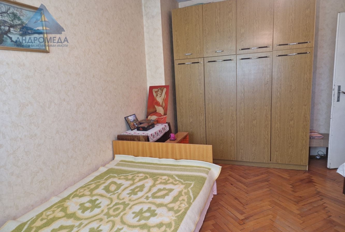 Продава тристаен апартамент - 0