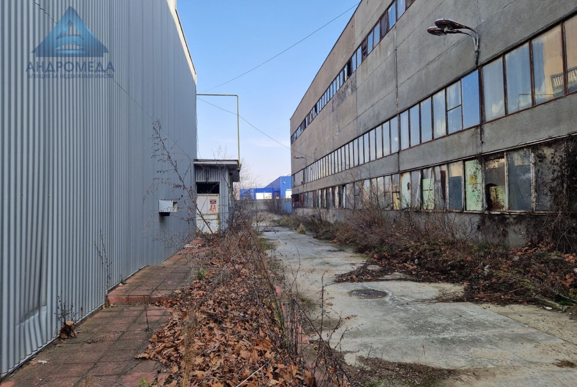 Продава промишлено помещение - 0