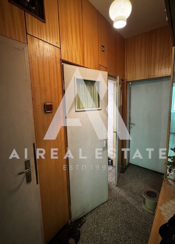 Просторен 3-стаен апартамент в сърцето на Плевен - 0