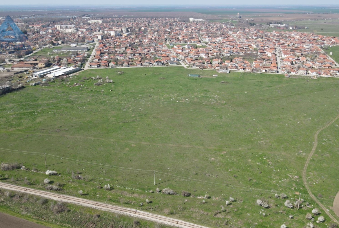 Терен за фотоволтачни централи в гр.Левски с площ 85208 кв.м. ! - 0