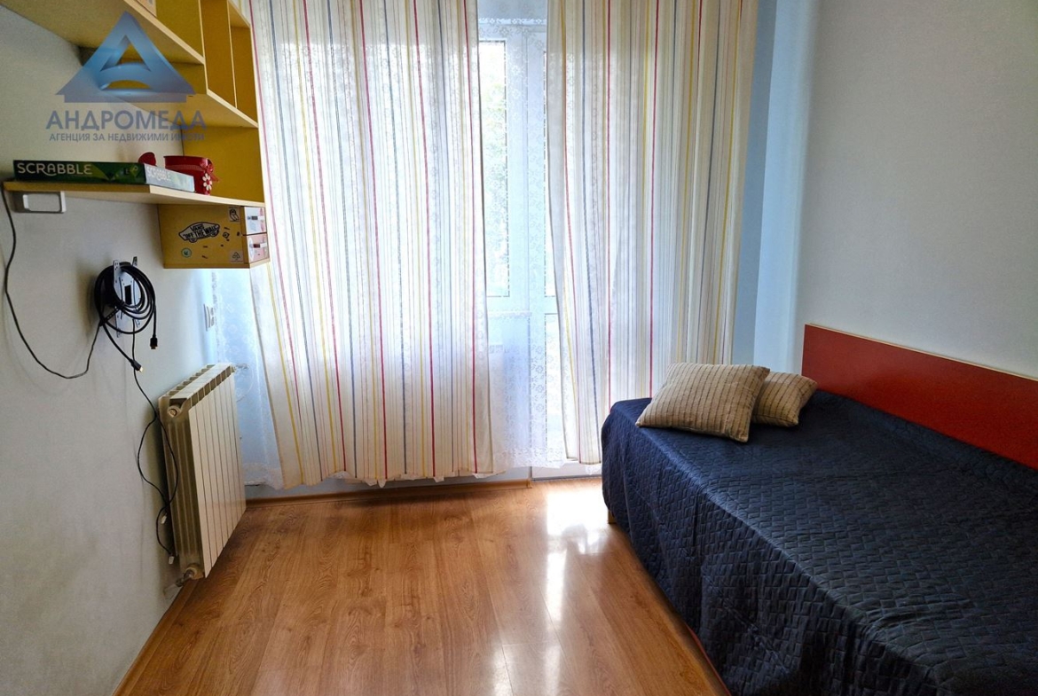 Отдава под наем тристаен апартамент - 0