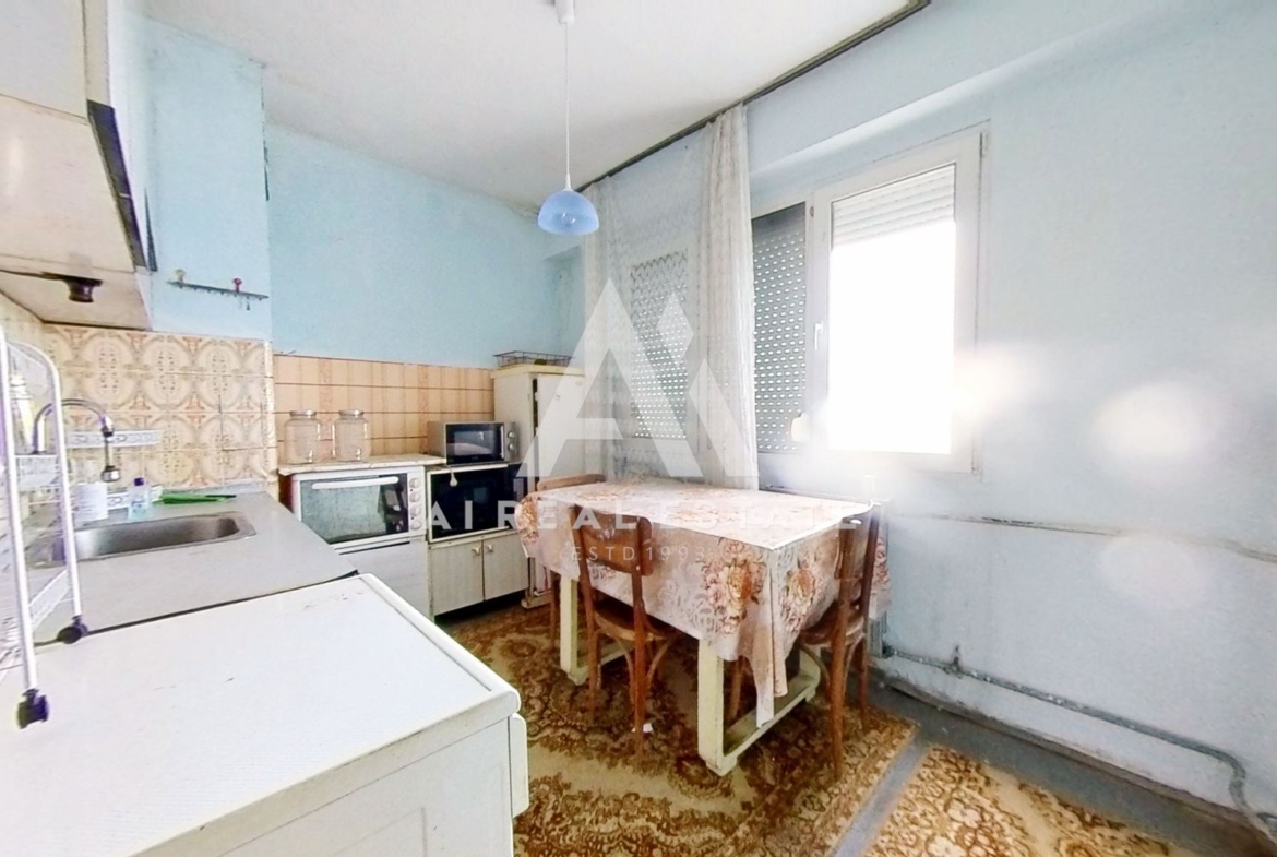 Тристаен апартамент ж.к. Сторгозия 1 - 0