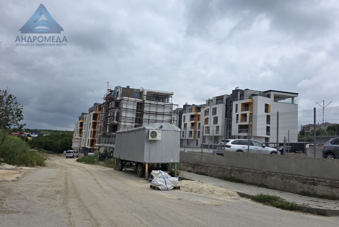 Двустаен апартамент с двор в затворен комплекс – ново строителство с Акт 16 - 0