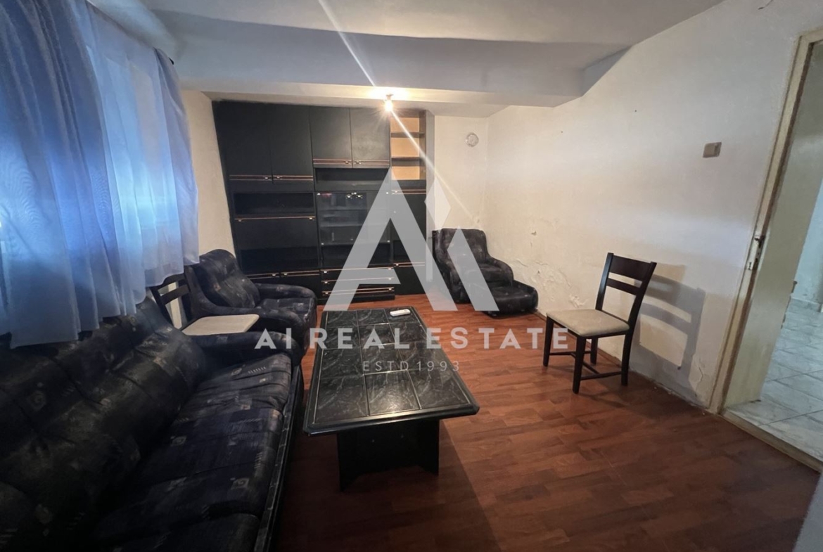 🏡 Етаж от къща на ул. Чаталджа – удобство и функционалност в централната част на Плевен - 0