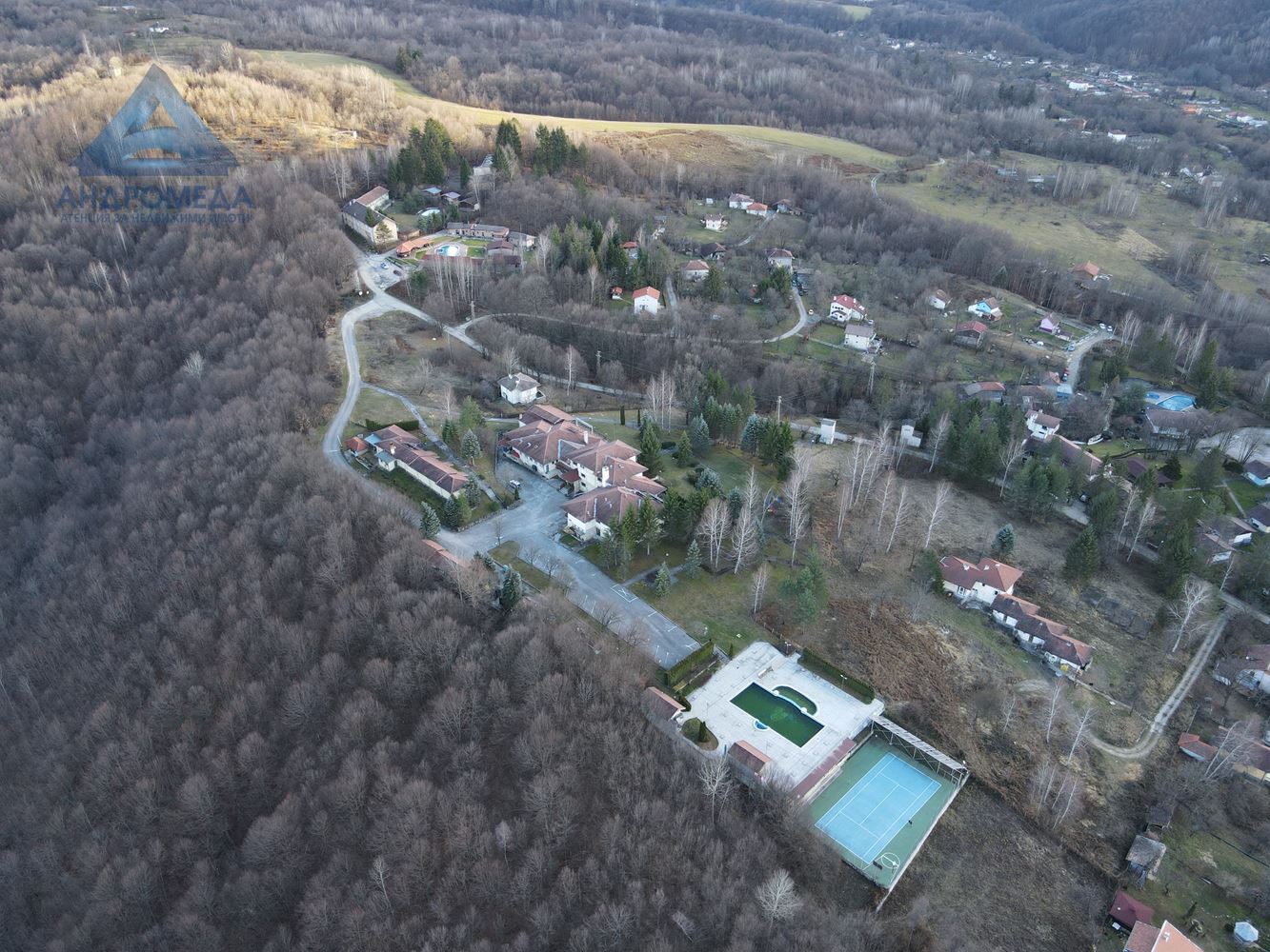 Хотел (работещ) в полите на Стара планина с отлична панорама и условия ! - 0