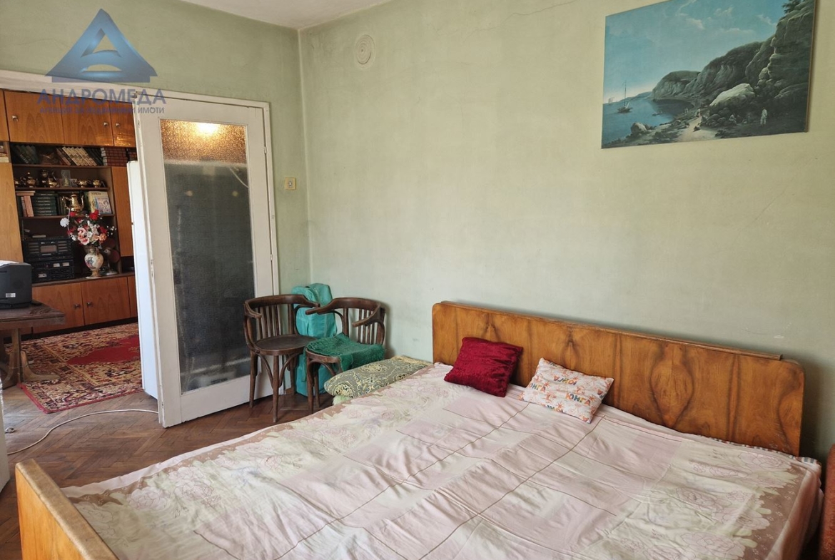 Продава тристаен апартамент - 0