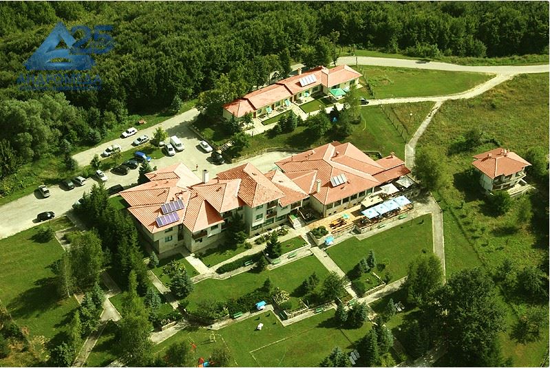 Хотел (работещ) в полите на Стара планина с отлична панорама и условия ! - 0