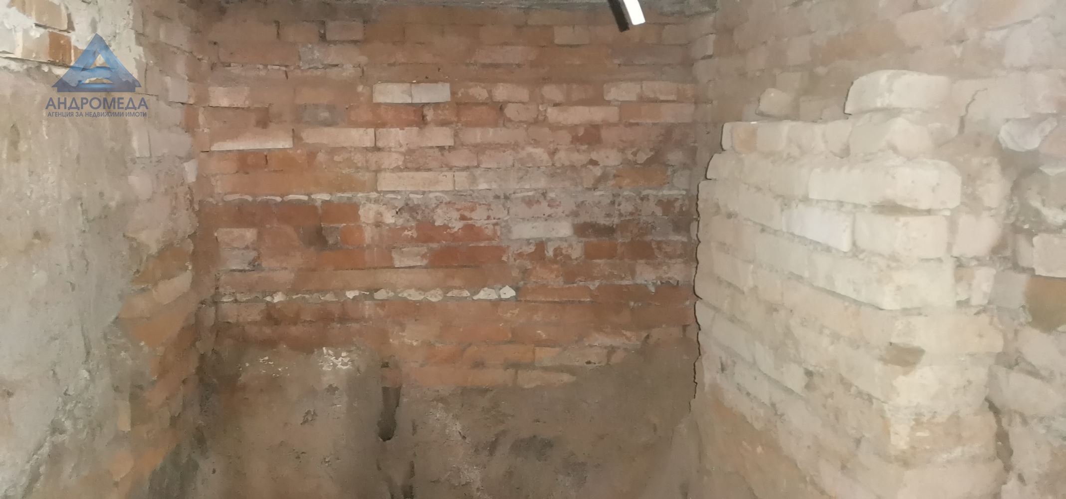 House S. Brășlănică 0(Note: The translation assumes "КЪЩА" means "house," "С." stands for a name or surname, and "БРЪШЛЯНИЦА" is a proper noun. Without additional context, this is the most direct translation.) КЪЩА С.БРЪШЛЯНИЦА - 0