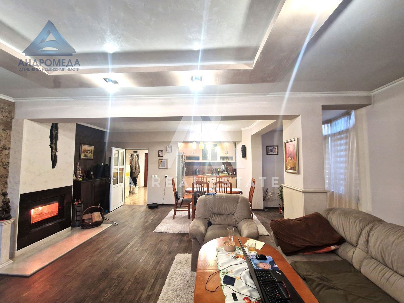 Продава просторен апартамент - 0