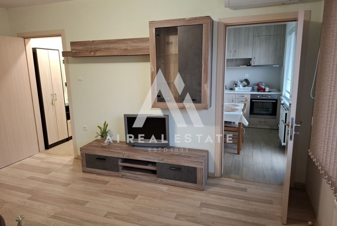 Двустаен апартамент в идеалния център - 0