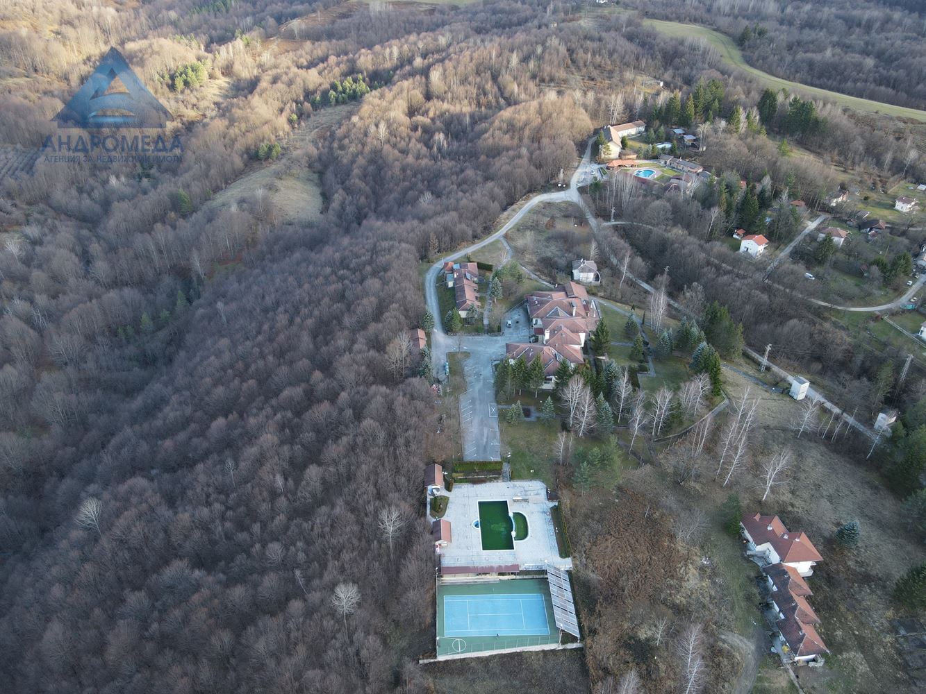 Хотел (работещ) в полите на Стара планина с отлична панорама и условия ! - 0