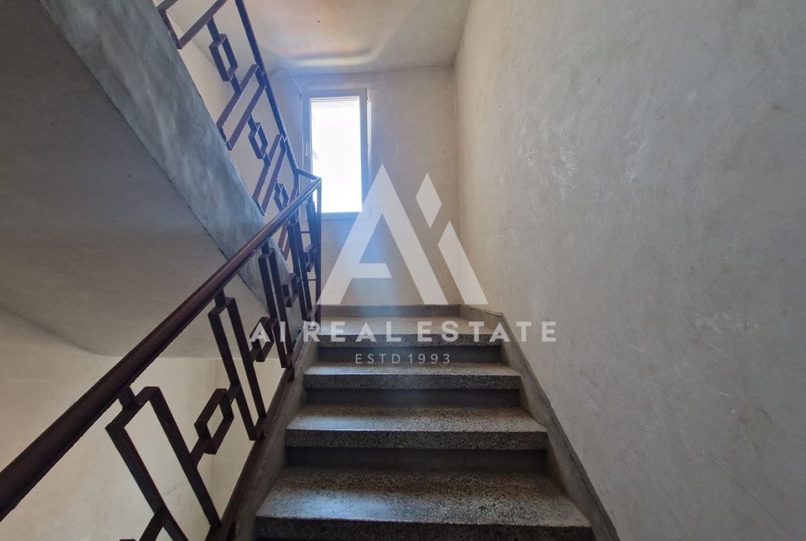 Продава гарсониера с гараж - 0