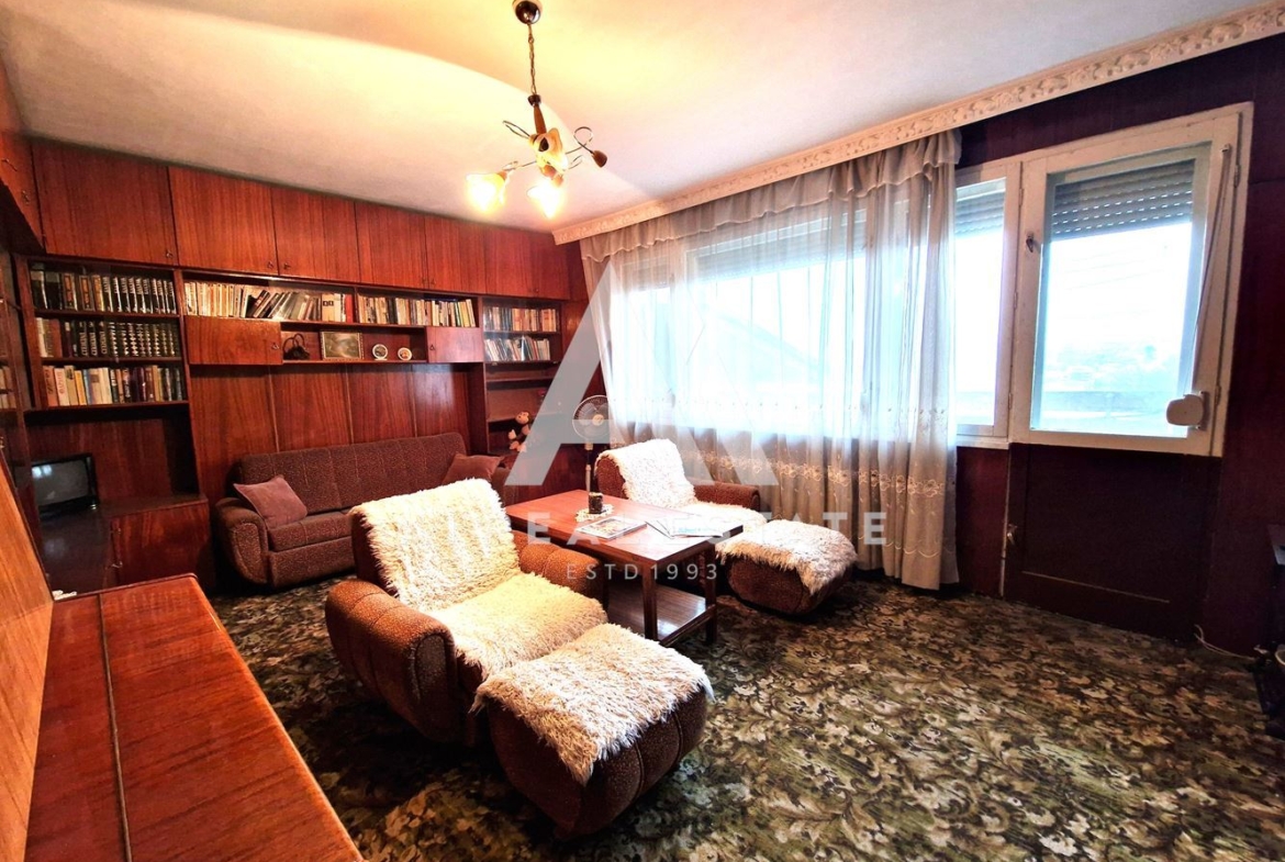 Продава четиристаен апартамент - 0