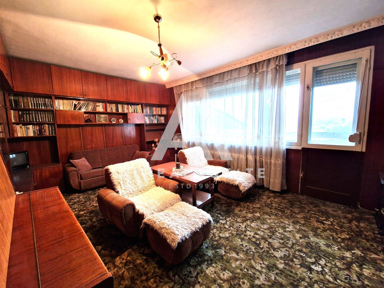 Продава четиристаен апартамент - 0