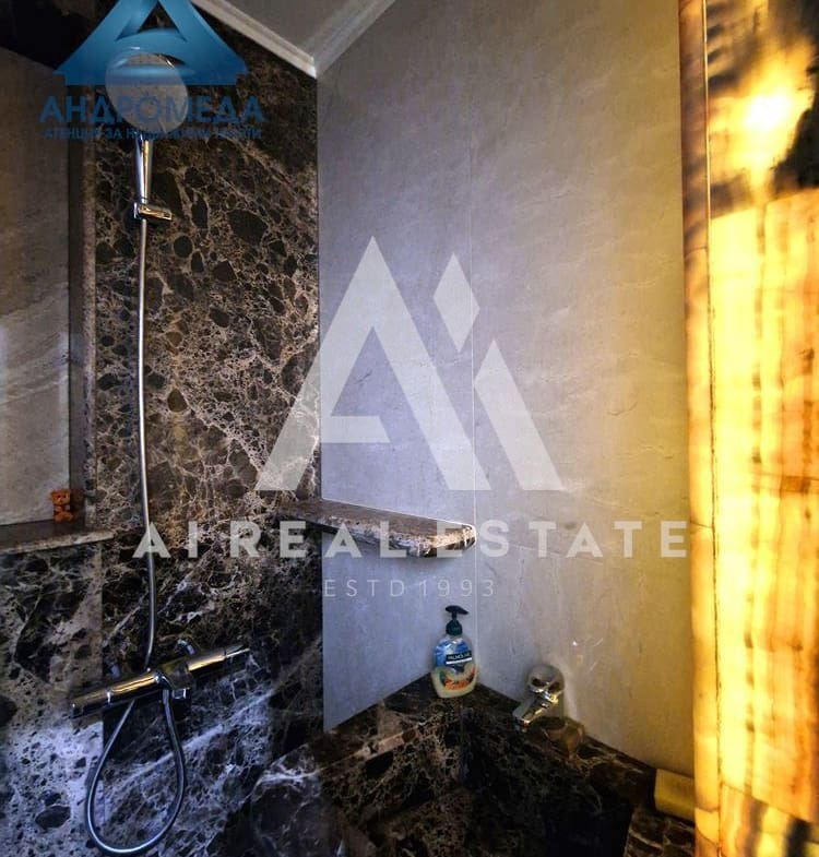 Продава просторен апартамент - 0