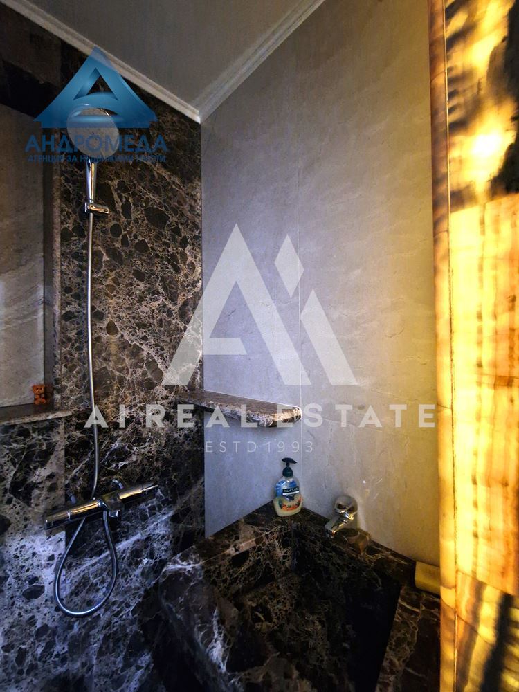 Продава просторен апартамент - 0