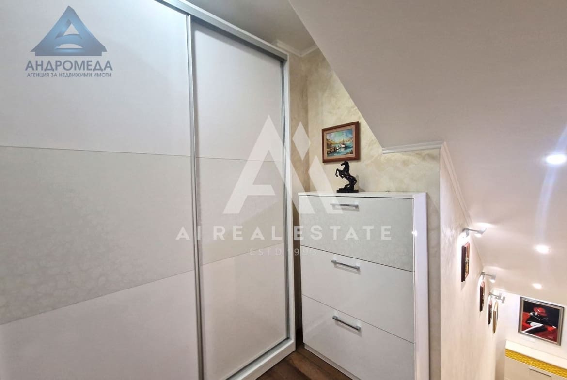 Продава просторен апартамент - 0