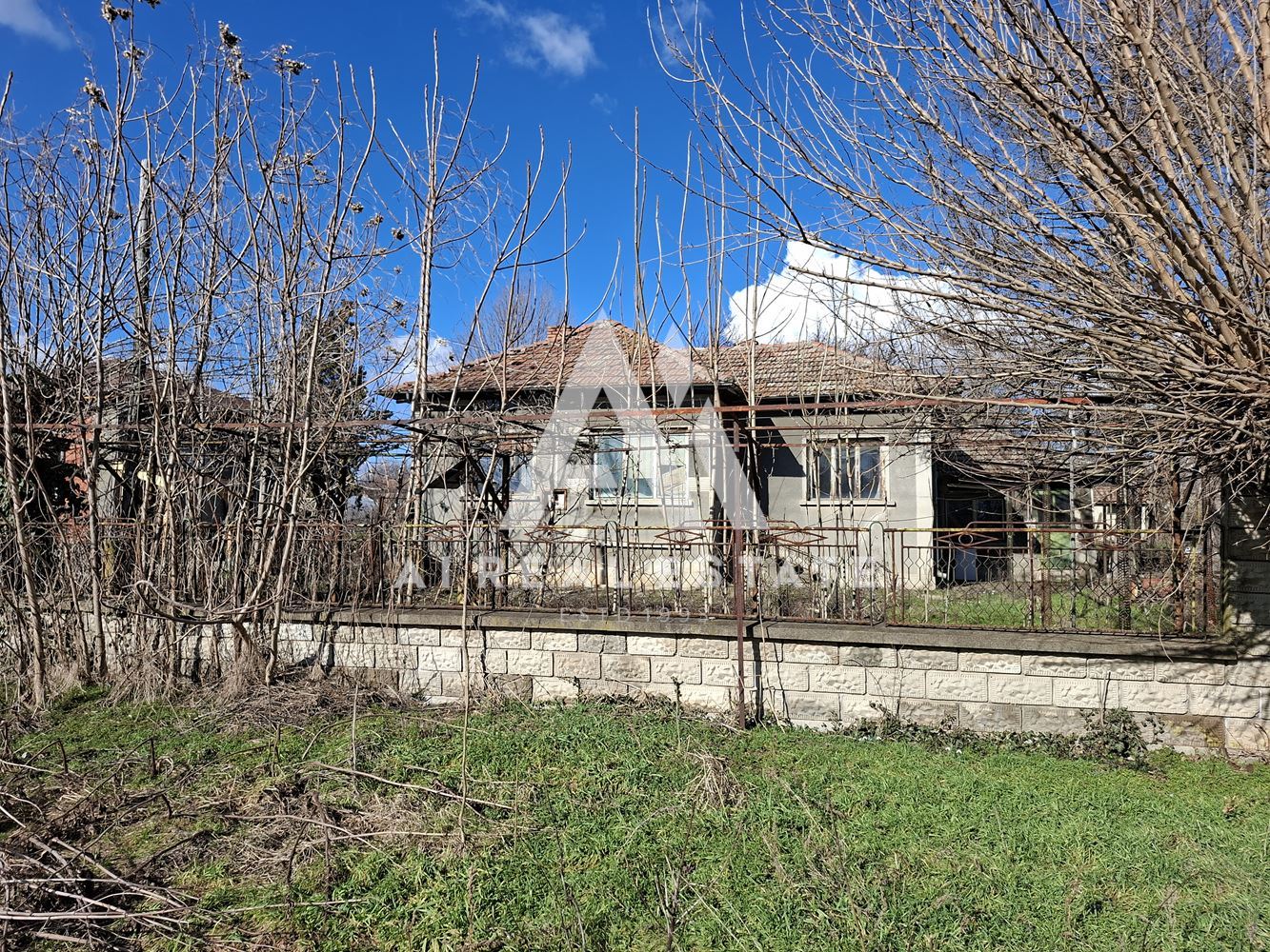 ЕДНОЕТАЖНА КЪЩА - 0