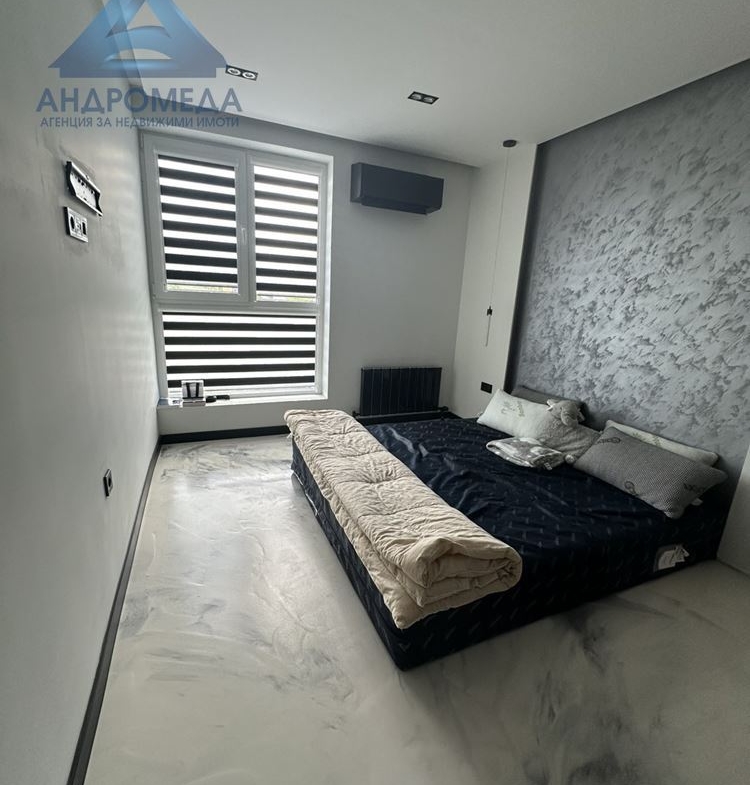 Тристаен апартамент с паркомясто над МУ - 0