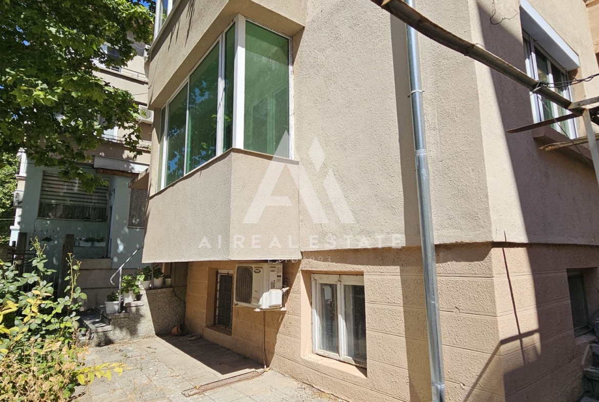 Просторен 3-стаен апартамент в сърцето на Плевен - 0