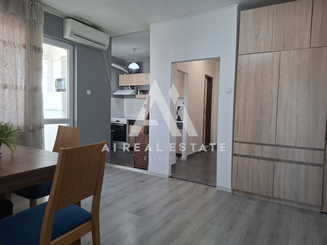 Двустаен апартамент, тухла, идеален център - 0