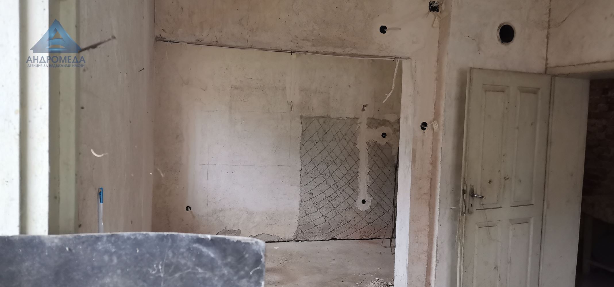 House S. Brășlănică 0(Note: The translation assumes "КЪЩА" means "house," "С." stands for a name or surname, and "БРЪШЛЯНИЦА" is a proper noun. Without additional context, this is the most direct translation.) КЪЩА С.БРЪШЛЯНИЦА - 0