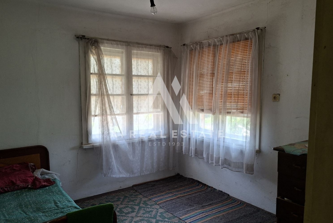 КЪЩА В БОЖУРИЦА - 0