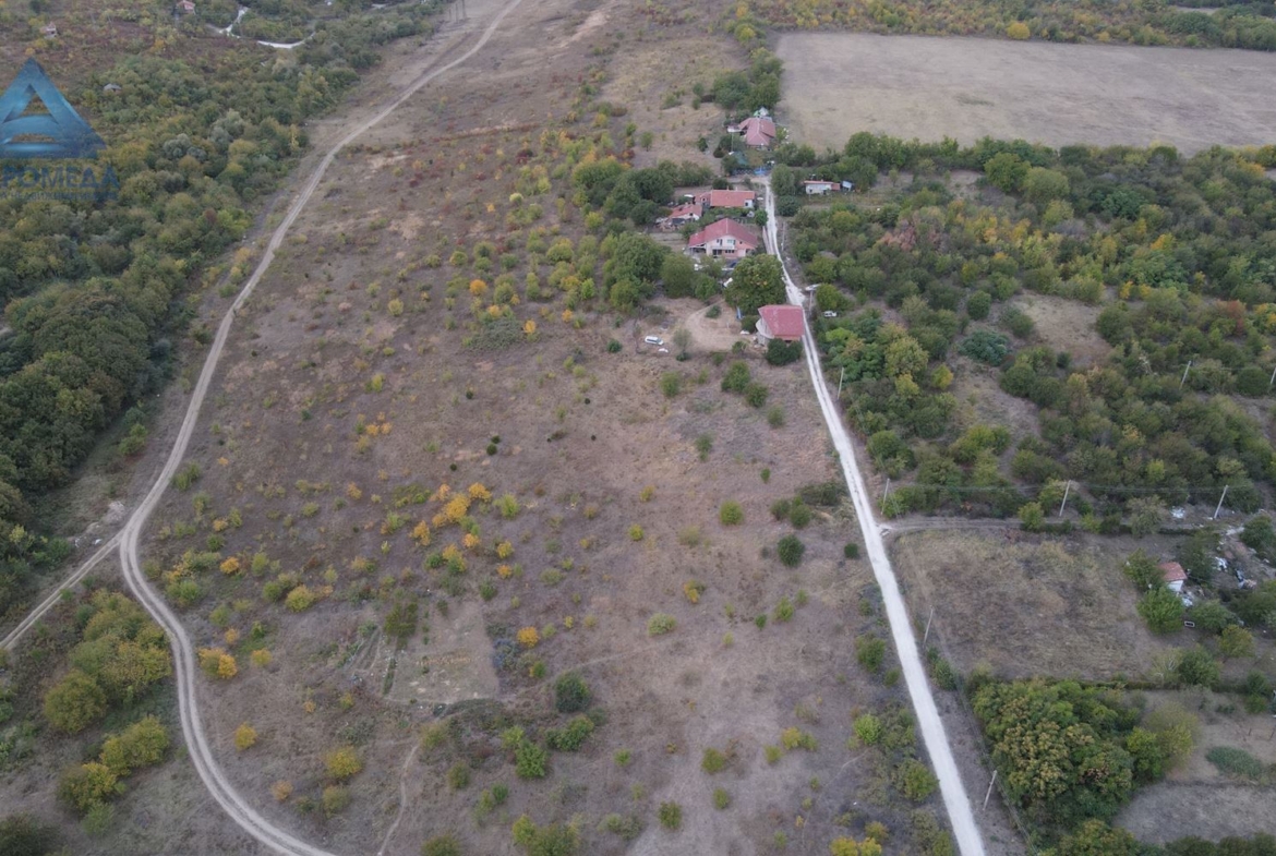 Парцел за еднофамилно строителство без ПУП ! - 0