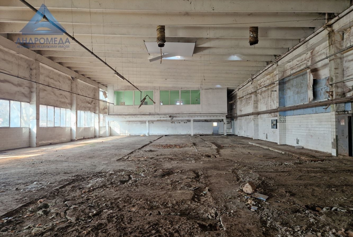 Продава промишлено помещение - 0