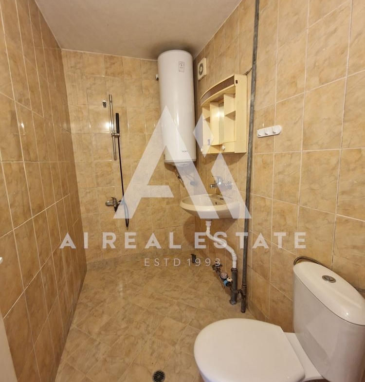 Продава гарсониера с гараж - 0