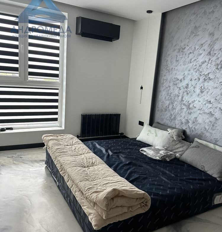 Тристаен апартамент с паркомясто над МУ - 0