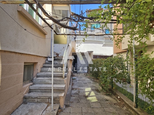 Просторен 3-стаен апартамент в сърцето на Плевен - 0