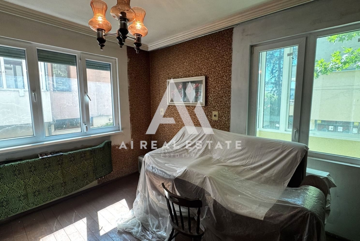 Просторен 3-стаен апартамент в сърцето на Плевен - 0