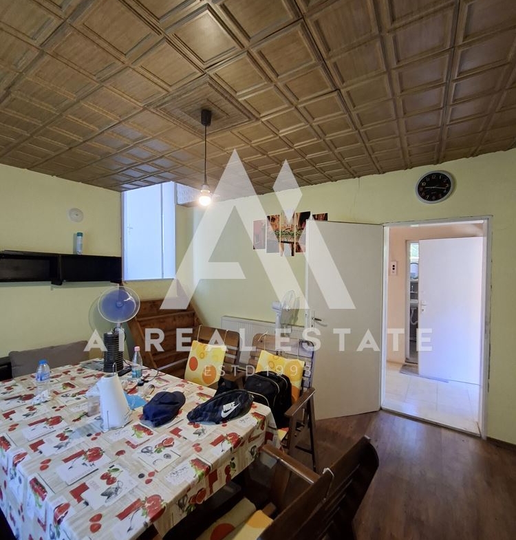 КЪЩА С ДВОР - 0