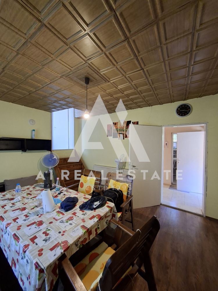 КЪЩА С ДВОР - 0