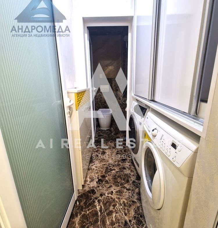 Продава просторен апартамент - 0