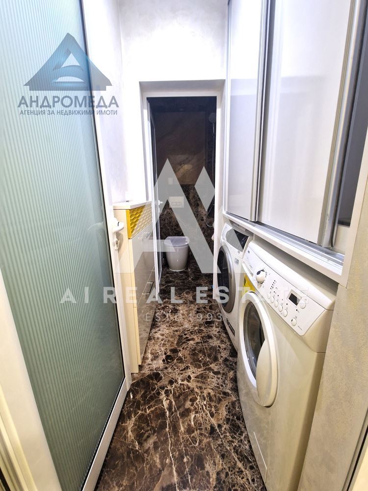 Продава просторен апартамент - 0