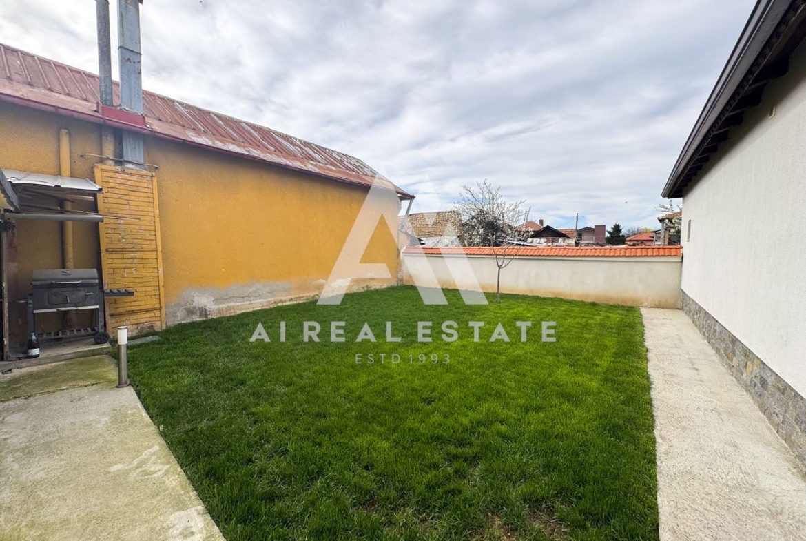 Къща в с.Ясен с хидрофор,канализация и собствено електричество - 0