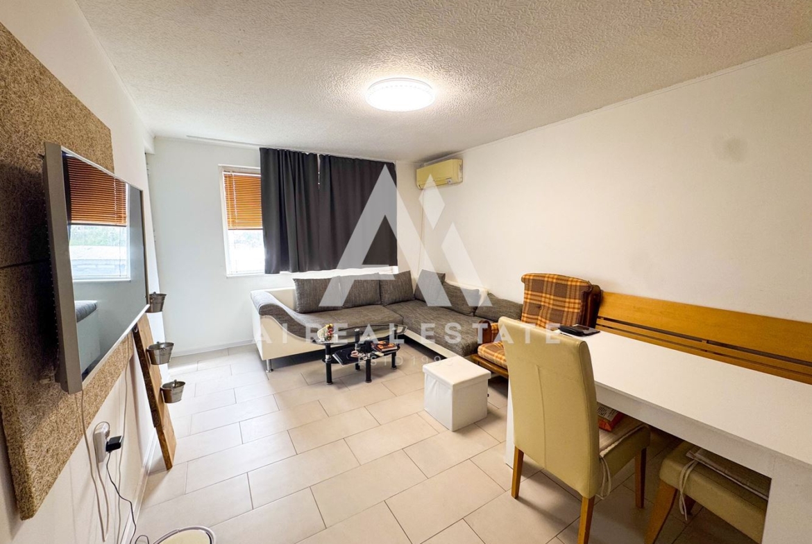 Двустаен саниран апартамент в Дружба 1 - 0